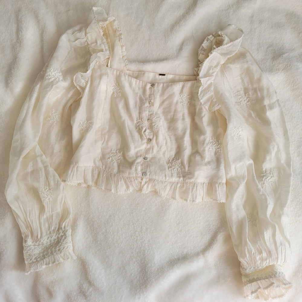 Free people Puff Sleeve romance top with lace Details